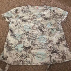 Scrub top size medium